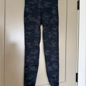 SPANX Seamless Black Camo Leggings